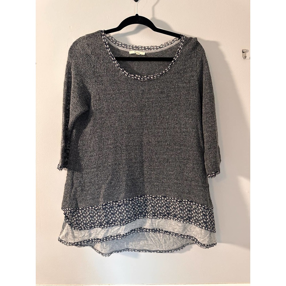 Easel Anthropologie Gray 3/4 sleeve top-Small
